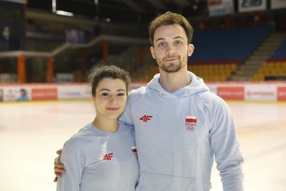 Trzymamy kciuki za naszych studentów! 
Natalia Kaliszek oraz Maksym Spodyriew są jedyną parą łyżwiarzy reprezentujących Polskę na XXIV Zimowych Igrzyskach Olimpijskich w Pekinie. :)
👍👍👍 #łyżwiarstwofigurowe #łyżwy #igrzyskaolimpijskie #pekin2022
